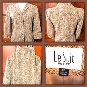 LeSuit, Size 10P, Fitted Jacket-Blazer, & Fitted pencil skirt, Reptile print